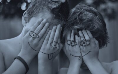 Quand le cœur déménage aussi : accompagner les émotions de nos enfants entre deux affectations