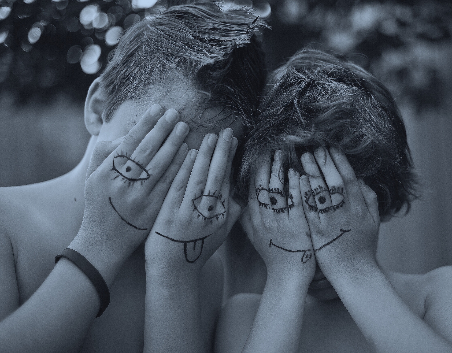 Quand le cœur déménage aussi : accompagner les émotions de nos enfants entre deux affectations